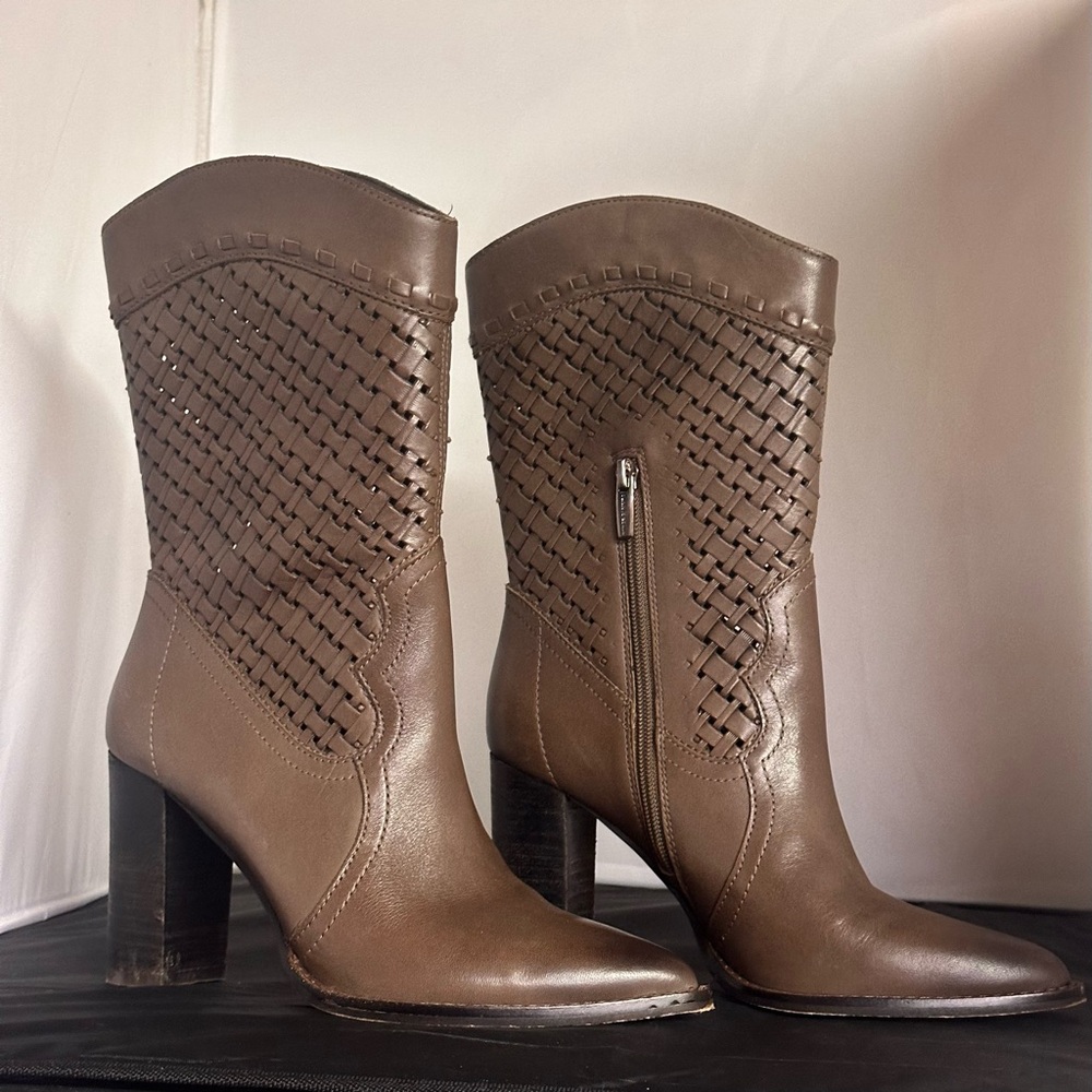 Vince Camuto Burnished caramel western style boots